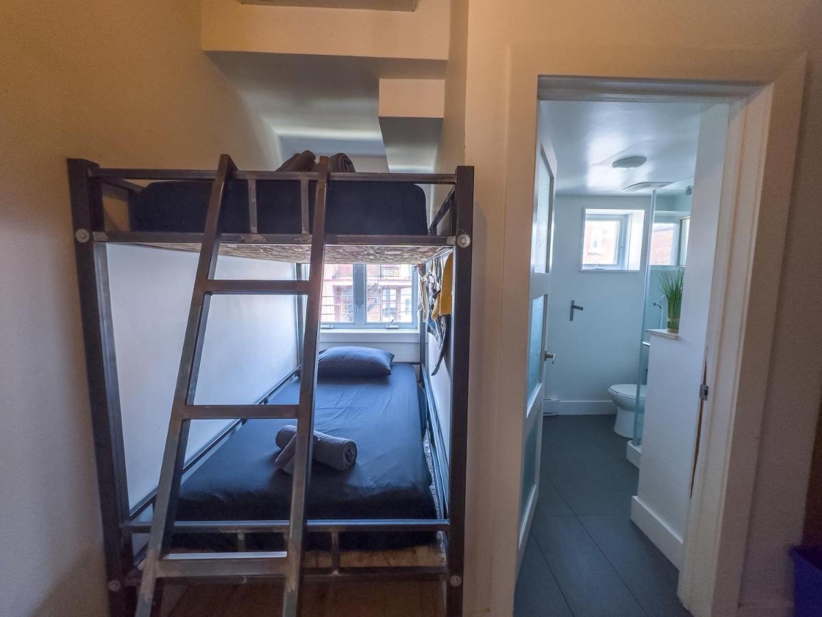 Vibrant 5-bed 5mins To Jarry Metro